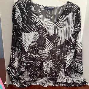 Jones New York Black and White Abstract V-Neck Blouse
